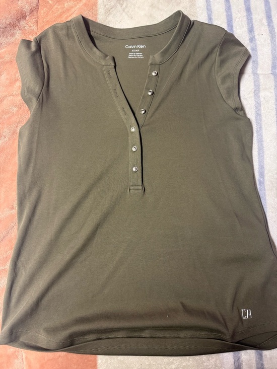 Calvin Klein Tops - S Calvin Klein Olive Green Cap-Sleeve Henley Top